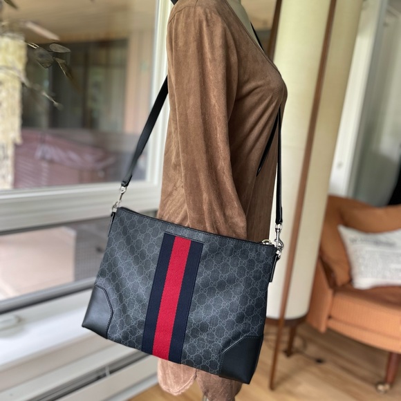 Gucci Messenger Bag, Unisex, LIKE NEW, GG Messenger black Bag with Strap, NICE💯 - Picture 15 of 16